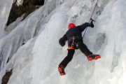 Learning ice climbing in France